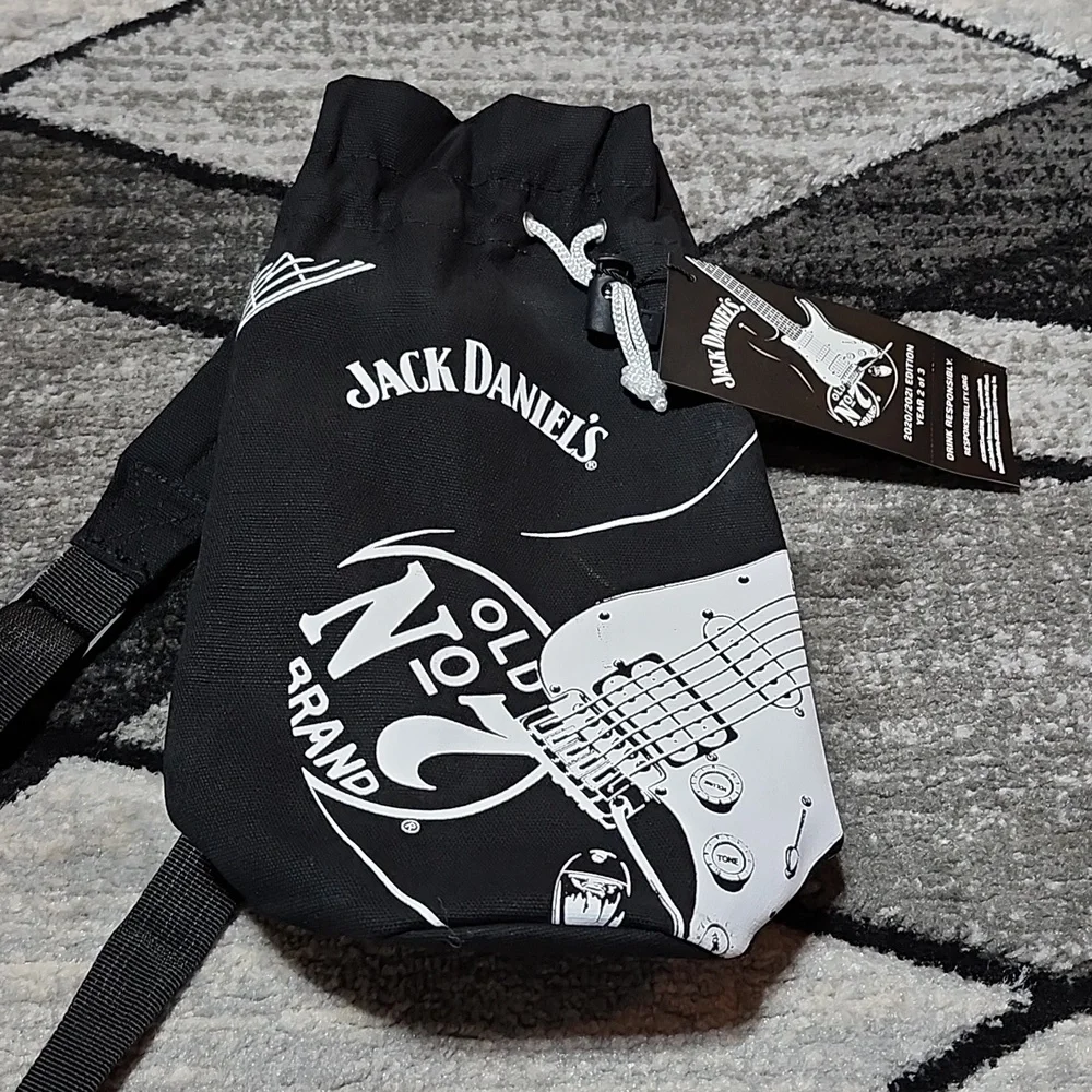 JACK DANIELS MUSIC SERIES GUITAR BLK SLING BOTTLE TRAVEL BAG 2020/21 EDITION